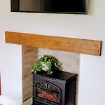 Martindale Close - 3 Bedrooms - Sleeps 5