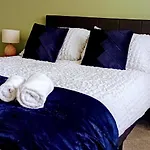 Martindale Close - 3 Bedrooms - Sleeps 5