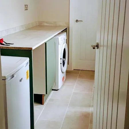 Martindale Close - 3 Bedrooms - Sleeps 5 *