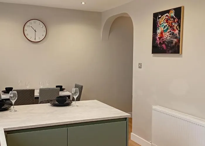 Martindale Close - 3 Bedrooms - Sleeps 5