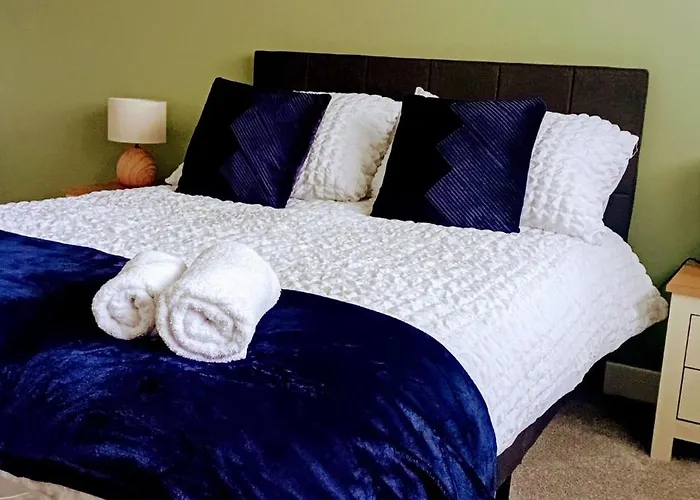 Martindale Close - 3 Bedrooms - Sleeps 5