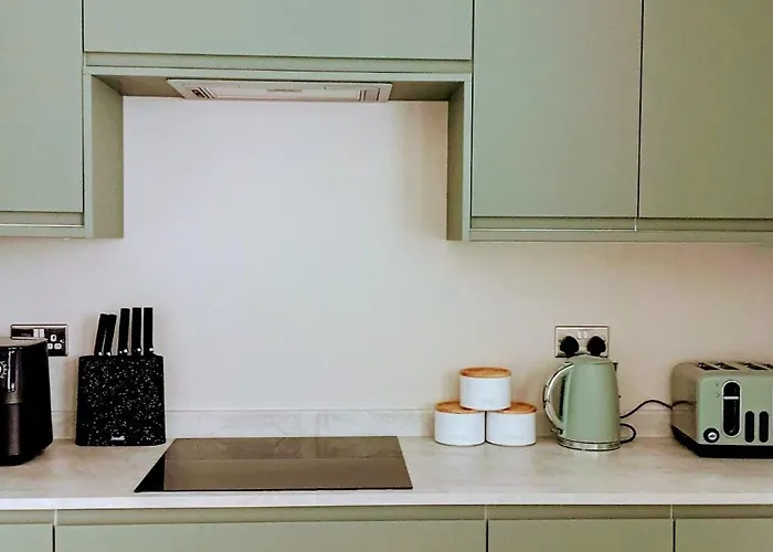 Apartment Martindale Close - 3 Bedrooms - Sleeps 5 *